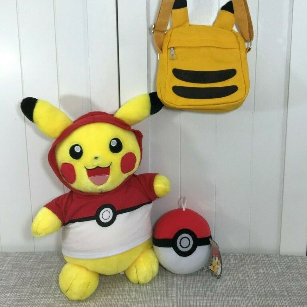 Build a Bear Pokemon Pikachu Plush w/ Shirt , Ball & Bag